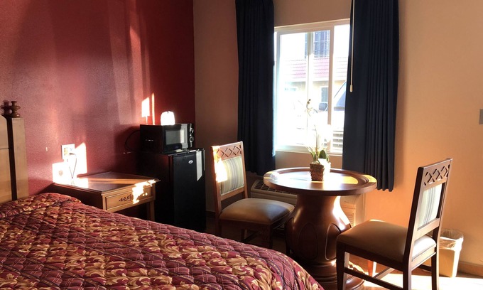 Lynwood Hotel | The Fly Inn