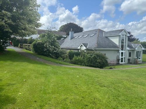 Kilkenny House | The Folly Guest House - Sleeps 28