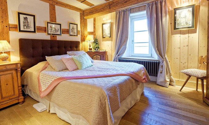 Riquewihr Apartment | The Fox & the Grapes*, Historical place with stunning view on the vineyard.