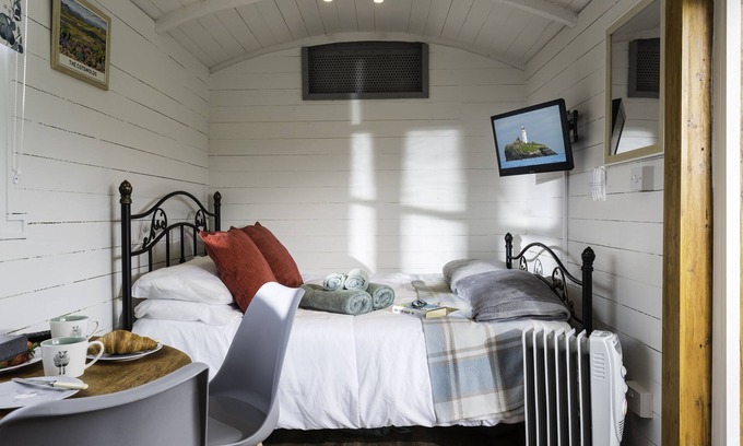 Mangotsfield Cottage | The Freight Wagon - a unique and charming wagon in Gretton sleeping two guests