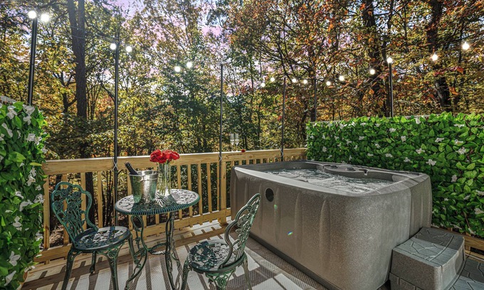 Front Royal House | The French Country Retreat . Hot Tub, Vineyards, Skyline