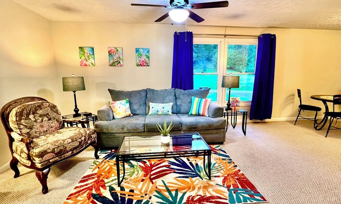 Cadiz Apartment | The Fuzzie Flamingo! 2bd/1bth w/trailer parking
