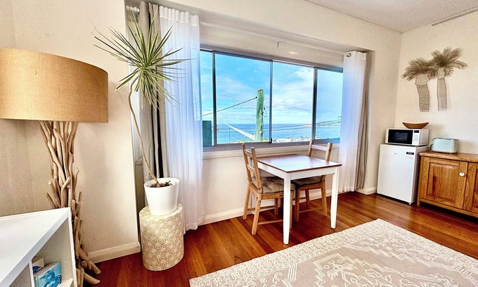 Sydney Apartment | The Gallery Suite - Sea views & Creative Vibes