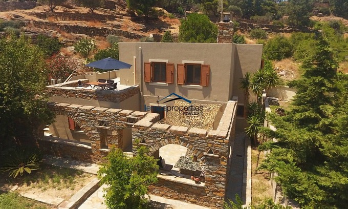 Vourkari House | The Garden House only a 2 minute walk from the marina of Vourkari