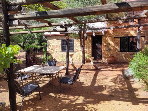 Katrine Apartment | The Gate House, 2 storey Historic Accommodation with mod cons