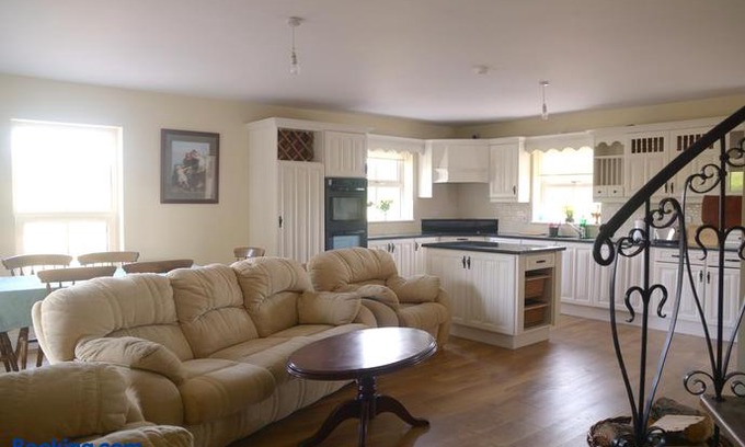 Macroom House | The Gate Lodge Cannaway House