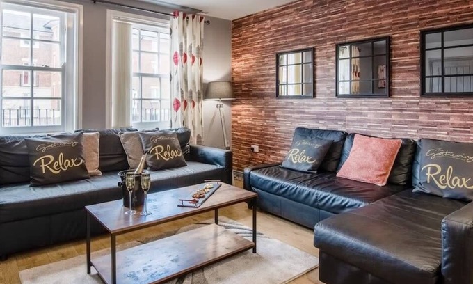 Chester Apartment | The Gathering 3 - Chester City Centre – Sleeps 14