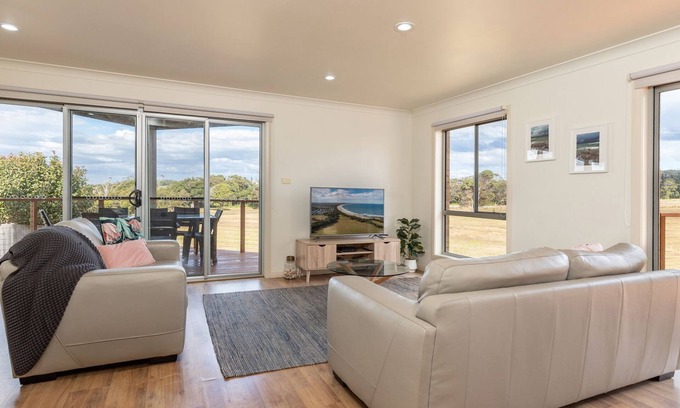 Diamond Beach Villa | The Gem @ 39B Emerald Drive