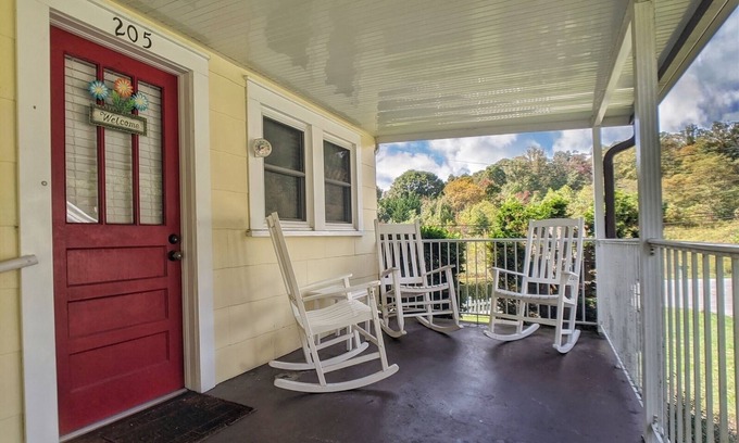 Lake Junaluska House | The Getaway: Charming 1950s Cottage with Modern Comforts at Lake Junaluska, Dog