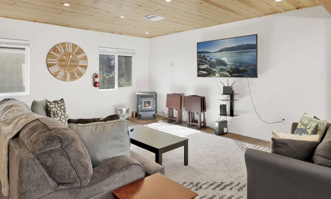 Big Bear City Ski Chalet | The Getaway | Hot Tub | Games | Oktoberfest Chalet