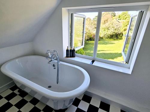 Folkestone House | The Glen