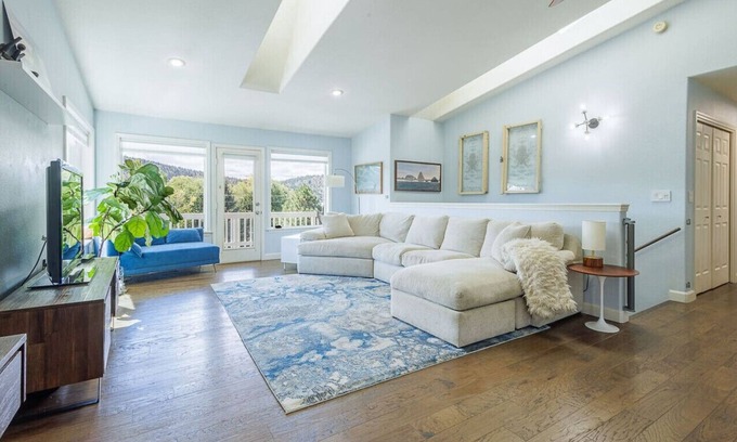 Altamont House | The Golden Hour On Klamath Lake