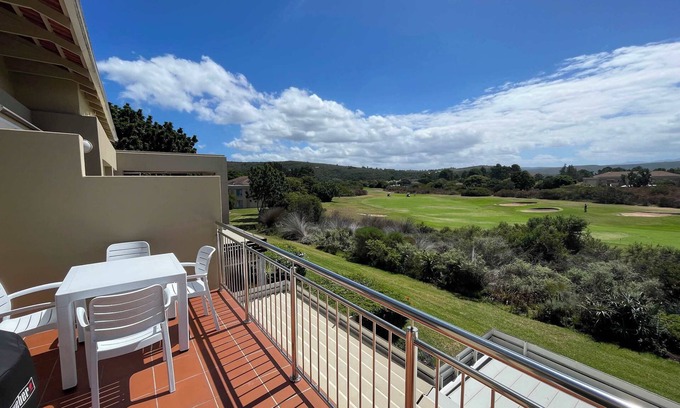 Plettenberg Bay Apartment | The Goose | 4 sleeper - Golf, BBQ & Sunny Patio