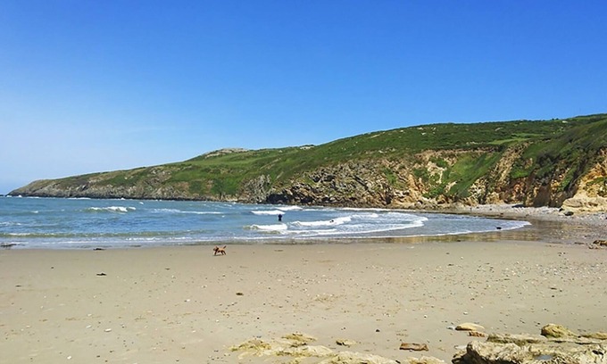 Llanfaethlu Cottage | THE GRANARY (YR YSGUBOR), romantic, with a garden in Llanfaethlu