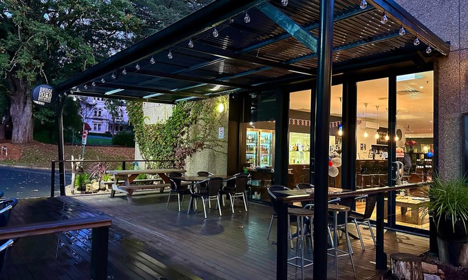 Beechworth Hotel | The Grand Oaks Resort