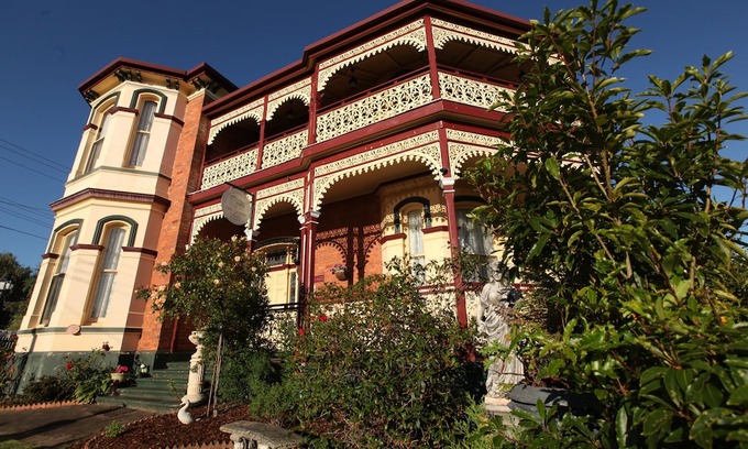 Devonport Hotel | The Grand on Macfie