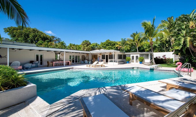 Southside House | The Grand Palm Château - Luxury Family Home | Pool