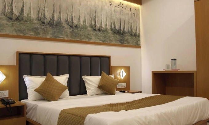 Dwarka Hotel | The Grand Shiva