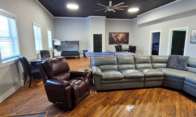 Laurelville House | The Grange (In the Heart of the Hocking Hills)