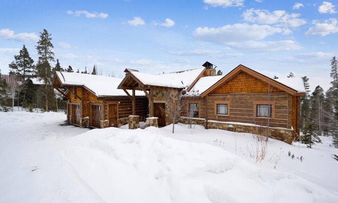 Forest Hills House | The Great Escape with Private Ski Shuttle and Private Hot Tub!