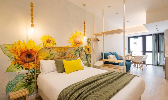 Nou Moles Apartment | The Green Apartment II by Florit Flats