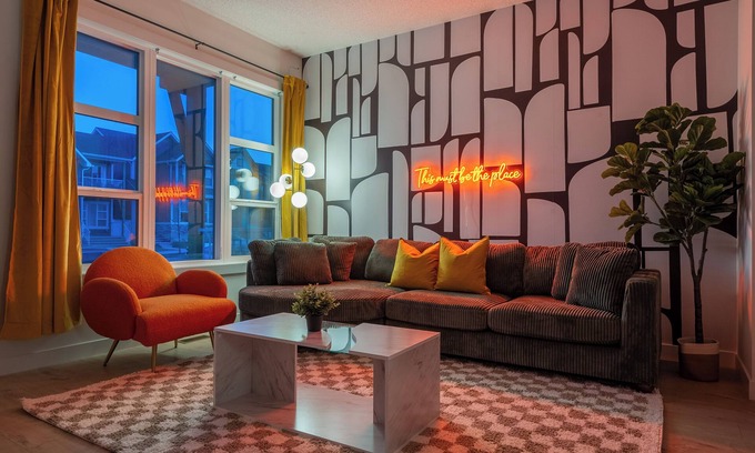 Calgary House | "The Green" - Mins to Airport- 1.5 hour Banff