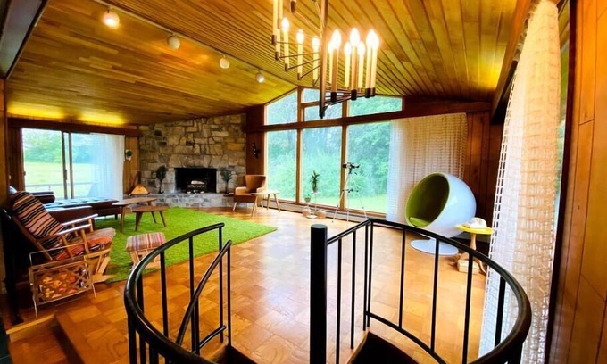 Addison House | The Groovy Lake House