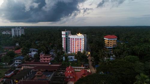 Kuppaayil Hotel | The Habitat Suites-Walkable distance to Guruvayoor temple