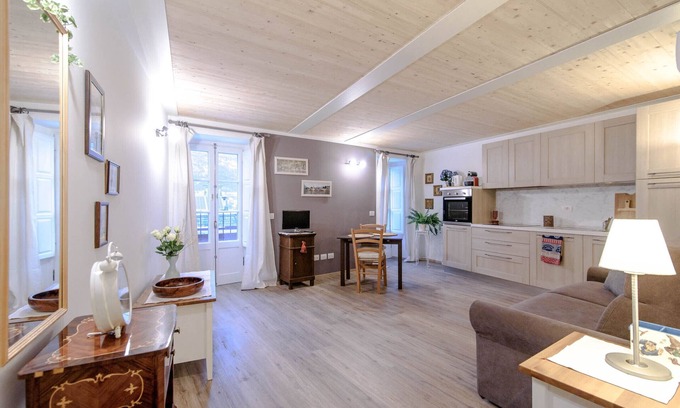 Torno Apartment | The hamlet of Torno - La Piccola