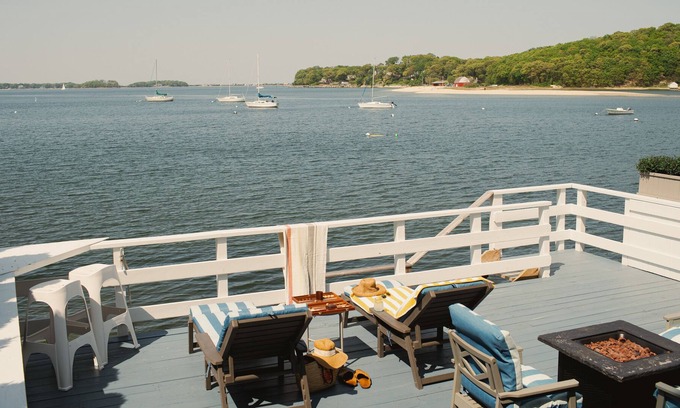 Centerport House | The Harbor House: Beachfront Home 1 hour from NYC
