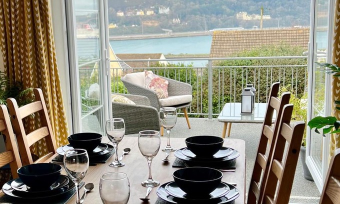Fishguard House | The Haven, Fishguard, ideal for Beach, coastal path and town!