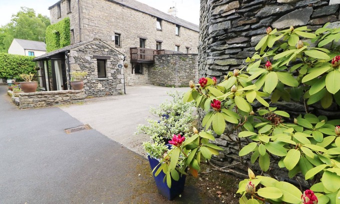 Lindale Cottage | THE HAYLOFT, character holiday cottage, with a garden in Lindale