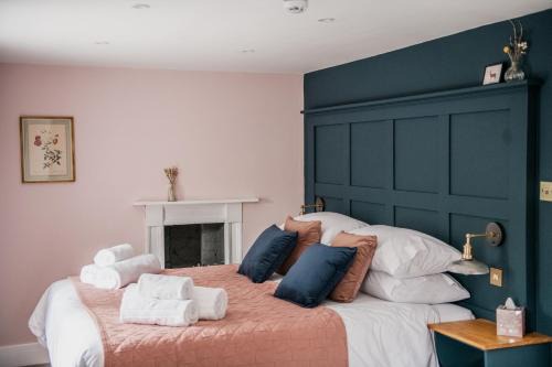 Llandaff Hotel | The Heathcock Boutique Hotel