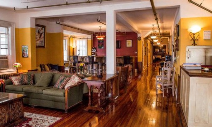 Hendersonville Bed & Breakfast | The Henderson