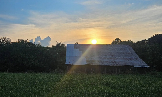 Bardstown Other | The Hidden Jewel is a cozy farmhouse in charming Bardstown with AC.