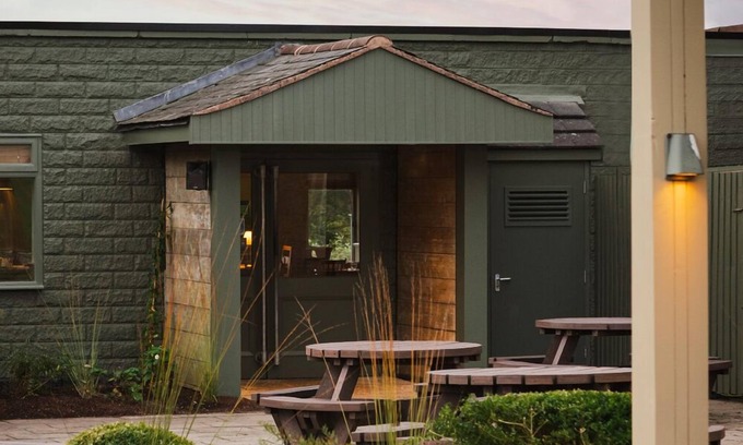 North East Derbyshire Hotel | THE HIDE