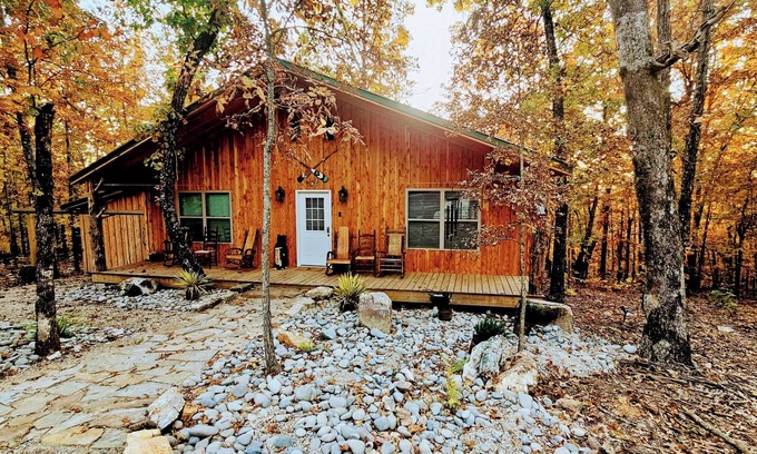 Mammoth Spring Cabin | "The Hideaway Cabin" Newly constructed cozy cedar cabin in the Ozark Mountains.