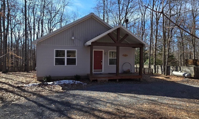 Sky Valley House | The Hideaway House- 3 bedroom with Hot Tub, Fenced Yard, Lake Access