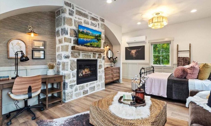 Midway Condo | The Highland Cow Room - Newly Built Midway Loft