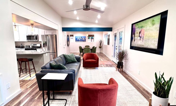 Swiss Manor House | The Hillcrest Hideaway - Modern Elegance - Hot Tub