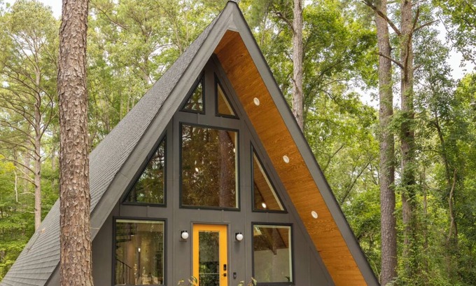 Lillington Ski Chalet | The Hillside Chalet! w/ Fire Pit! Close to Campbell University