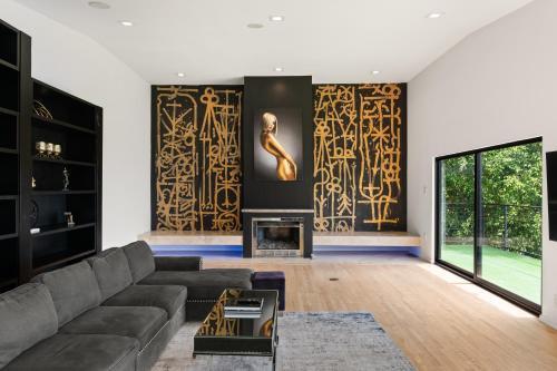 Hollywood Hills West Villa | The Hillside Dreamscape