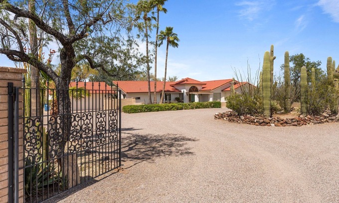 Wickenburg House | The Hillside Oasis with fantastic views