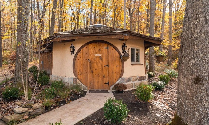Farmington Cabin | The Hobbit House | 1BR,1BA, Hot Tub, Dog Friendly