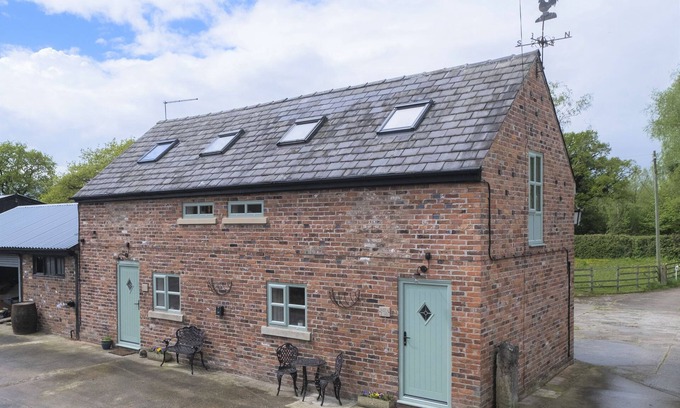 Goostrey Cottage | The Hoglets (No.2) - a cheshire that sleeps 2 guests in 1 bedroom