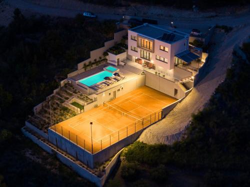 Klis Villa | The Hollywood Empire - Villa Rivendell Excelsior