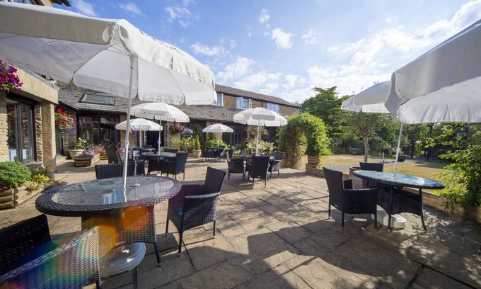 Steeple Aston Hotel | The Holt Hotel