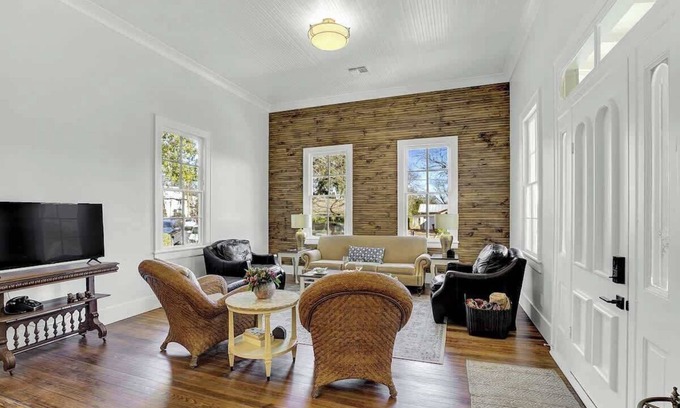 Fredericksburg House | The Homestead w/Wine Cellar