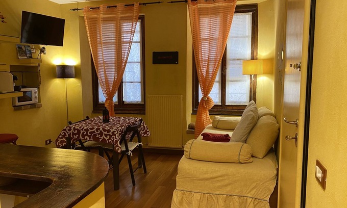 Rezza Apartment | The House of the Fieschi in the Historic Centre