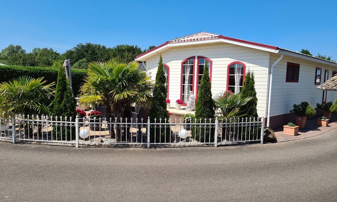 Sint-Annaland Ski Chalet | The house was sold. You can no longer book it.